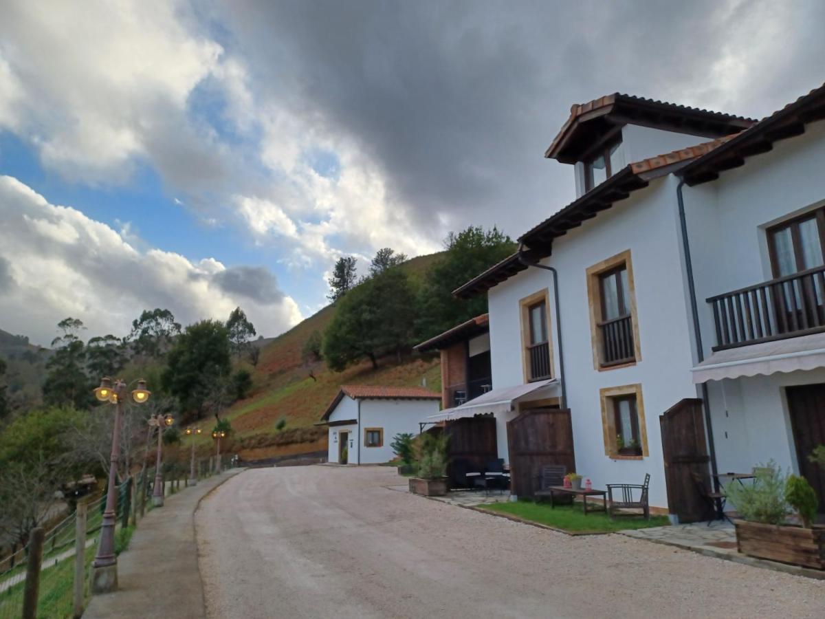 Apartamentos El Llanin Onís Exteriör bild